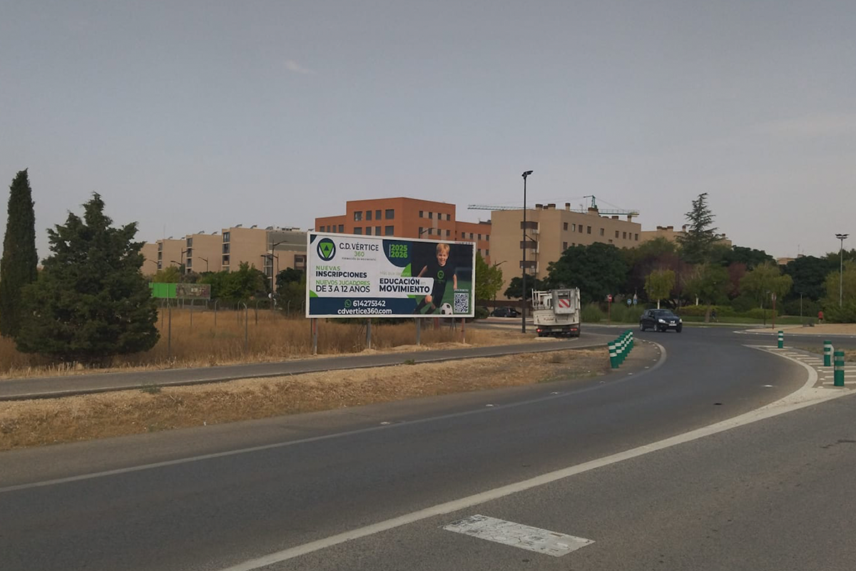 Valla publicitaria de C. D. Vértice 360 en ctra. Valencia
