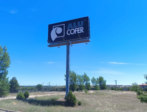 Publial renueva la cartelería del monoposte de Alucofer